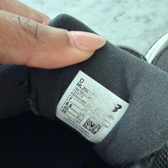 New Balance 2002R Gray and Black Sneakers - Picture 5 of 5